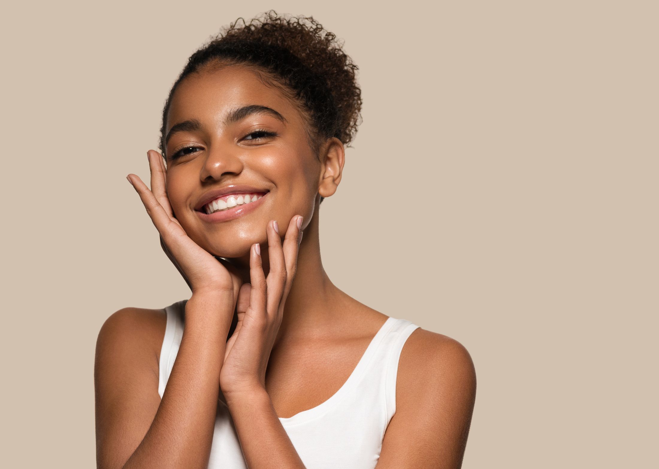 aviclear ardmore feature - woman striking a pose with hands on head